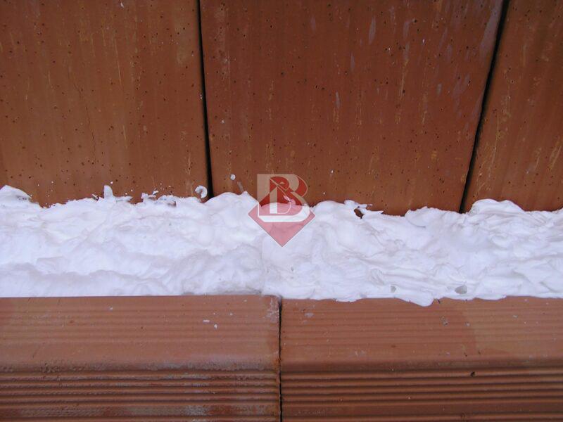 Insufflaggio con fribra di cellulosa sottotetto Brescia isolamentibertoni Insufflaggio con fribra di cellulosa sottotetto Brescia isolamentibertoni