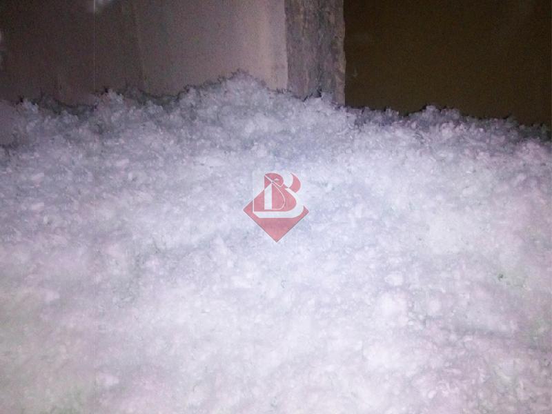 Insufflaggio di lana di vetro per isolamento termico a Modena Isolamento termico tramite insufflaggio di lana di vetro in un edificio a Modena. Tecnica di isolamento sostenibile e non invasiva per migliorare l'efficienza energetica e il comfort abitativo.